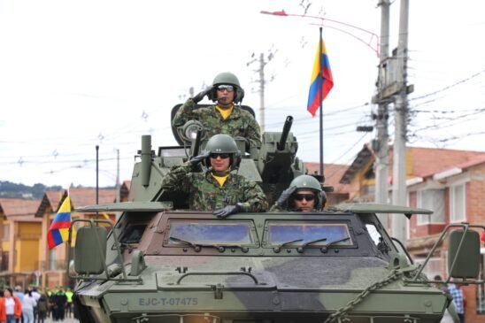 Impresionante parada militar en el desfile del 20 de julio en Chía