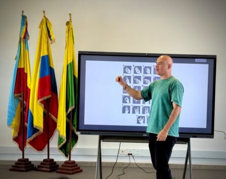 Servidores de Chía se capacitan en Lengua de Señas Colombiana
